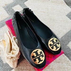 (Sold)Mismatched (left 7.5, Right 8) tory burch Claire Ballet flats